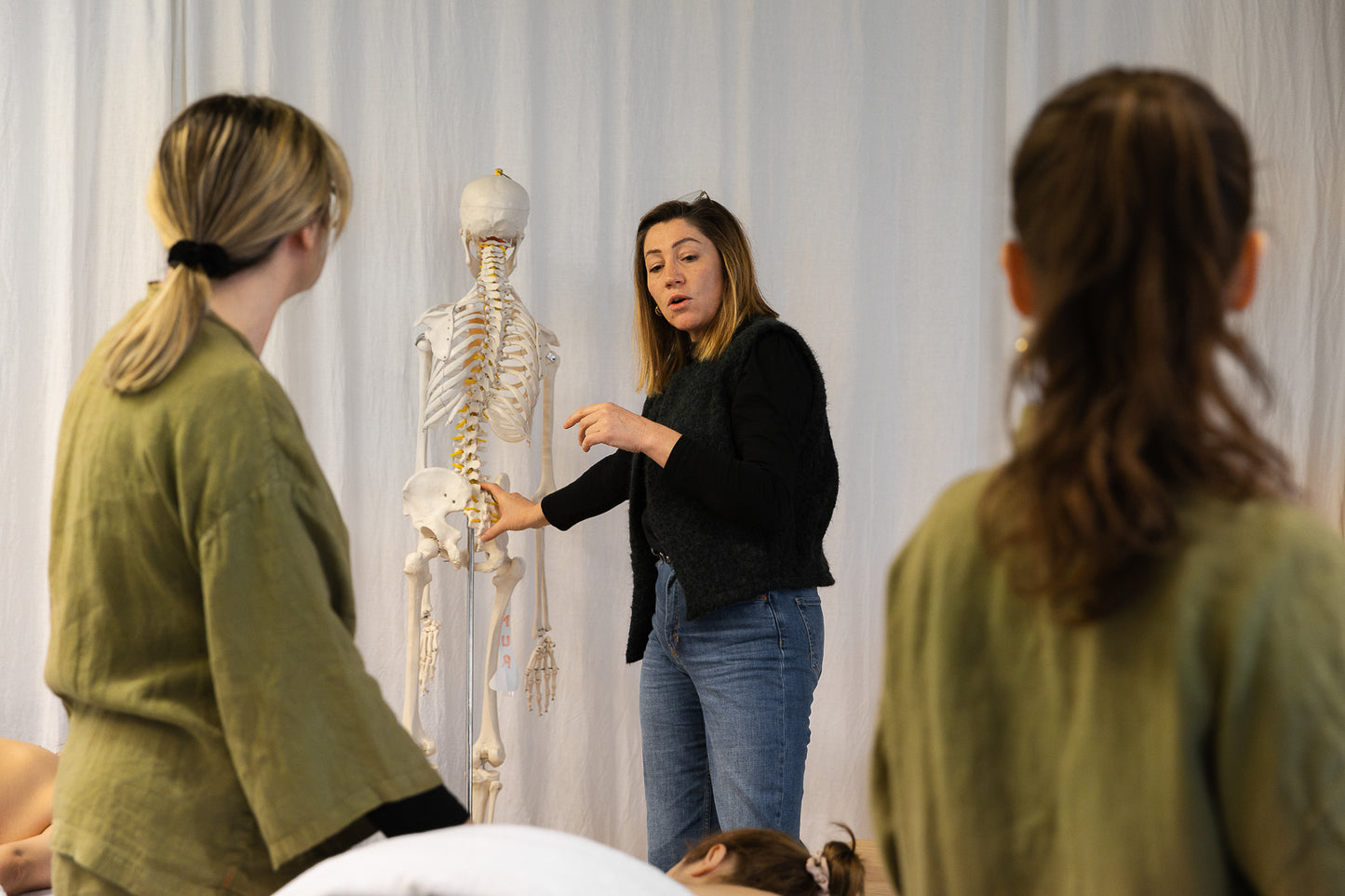 Anatomie et sensibilité palpatoire, ergonomie posturale et techniques fondamentales